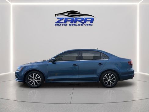 Used 2017 Volkswagen Jetta SE FWD image 4