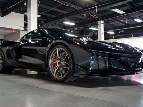 Used 2024 Chevrolet Corvette Z06 w/ Z07 Performance Package RWD image 2