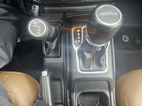 Used 2023 Jeep Gladiator Overland w/ Popular Equipment Package image 25