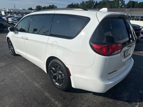 Used 2019 Chrysler Pacifica Touring-L Plus w/ Advanced Safetytec Group FWD image 9