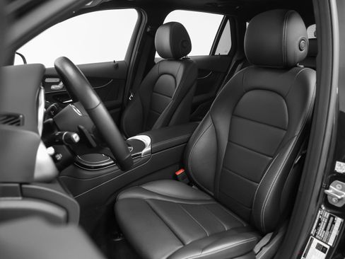 Used 2021 Mercedes-Benz GLC 300 4MATIC image 5