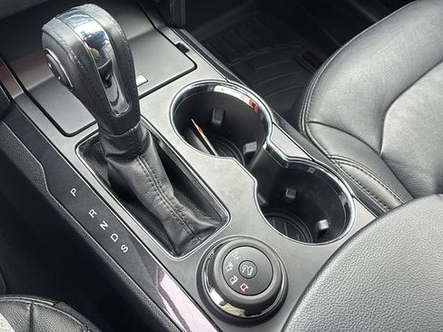 Used 2018 Ford Explorer XLT w/ Equipment Group 202A image 21