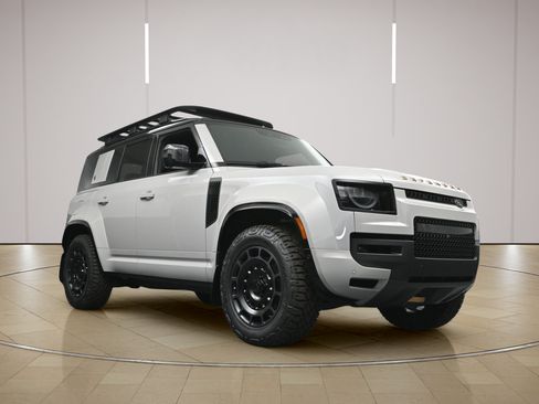 New 2026 Land Rover Defender 110 AWD/4WD image 26