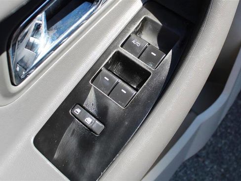 Used 2012 Ford Taurus SEL FWD image 12