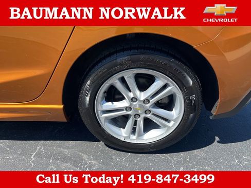 Used 2017 Chevrolet Cruze LT FWD image 11