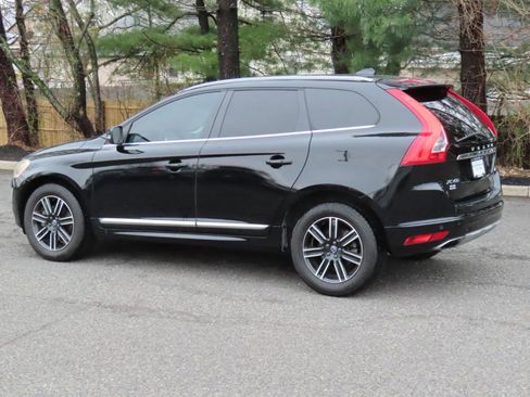 Used 2016 Volvo XC60 T5 Platinum image 3
