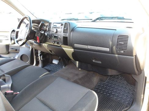 Used 2011 Chevrolet Silverado 2500 LT w/ Interior Plus Package AWD/4WD image 13