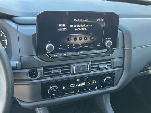 Certified 2025 Nissan Pathfinder S image 15