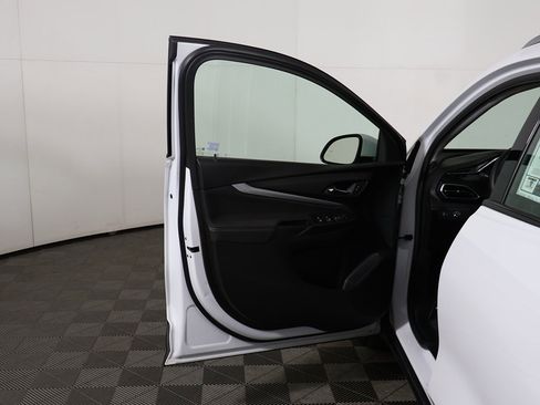Used 2022 Chevrolet Bolt EUV LT w/ Comfort Package image 18