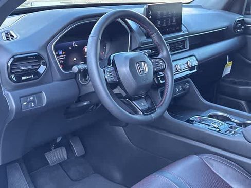 Certified 2025 Honda Pilot Black Edition image 2