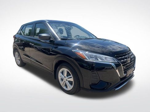 Used 2022 Nissan Kicks S FWD image 3