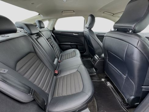 Used 2018 Ford Fusion SE w/ Equipment Group 601A image 19