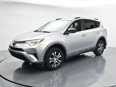 Used 2016 Toyota RAV4 LE AWD/4WD image 4