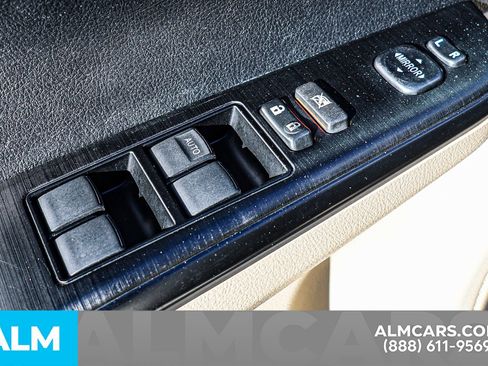 Used 2014 Toyota Camry LE image 43