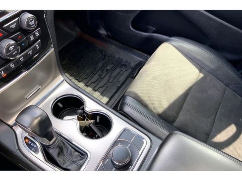 Used 2022 Jeep Grand Cherokee Laredo X AWD/4WD image 19