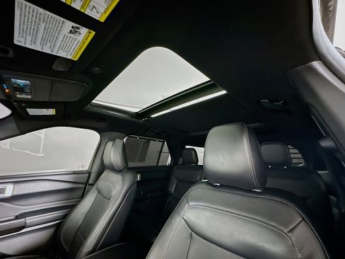 Used 2020 Ford Explorer Limited image 36