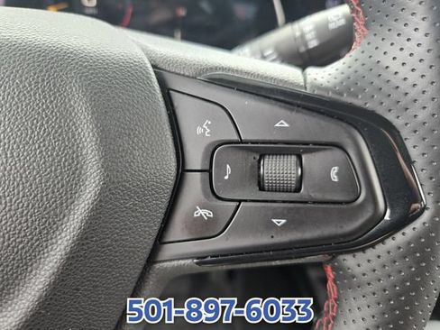 Used 2025 Chevrolet Trax RS w/ Sunroof Package FWD image 26