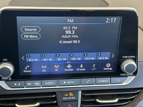 Used 2025 Nissan Altima 2.5 SV FWD image 19