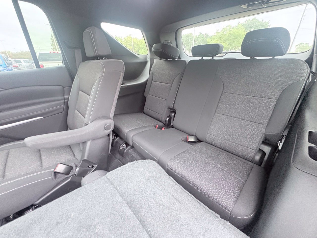 Used 2025 Chevrolet Traverse LT FWD image 8