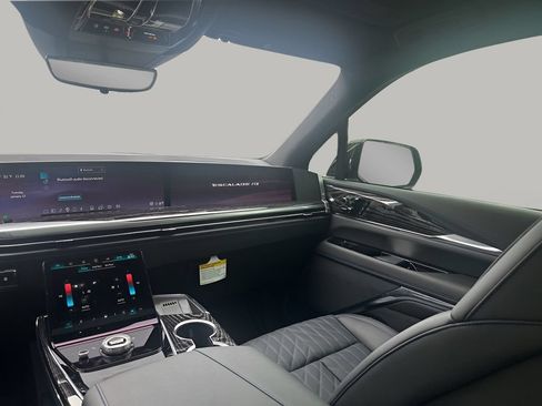 New 2026 Cadillac Escalade IQ Luxury 1 w/ LPO, Floor Liner Package AWD/4WD image 25