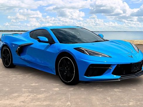 Used 2022 Chevrolet Corvette Stingray Preferred Cpe w/ Z51 Performance Package RWD image 3