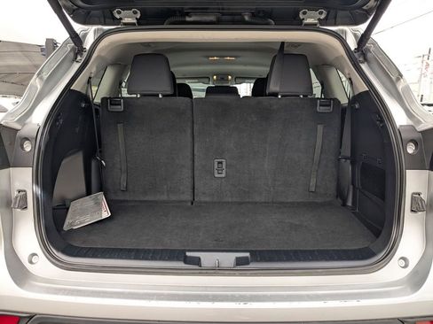 Used 2024 Toyota Highlander LE image 26