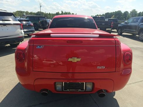 Used 2004 Chevrolet SSR w/ Preferred Equipment Group image 4