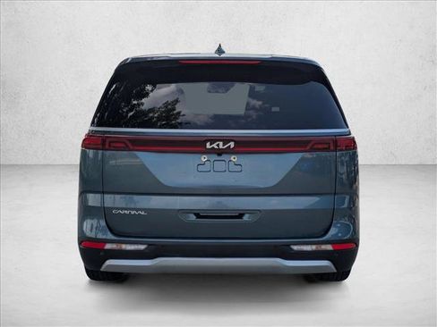 Used 2024 Kia Carnival EX FWD image 7