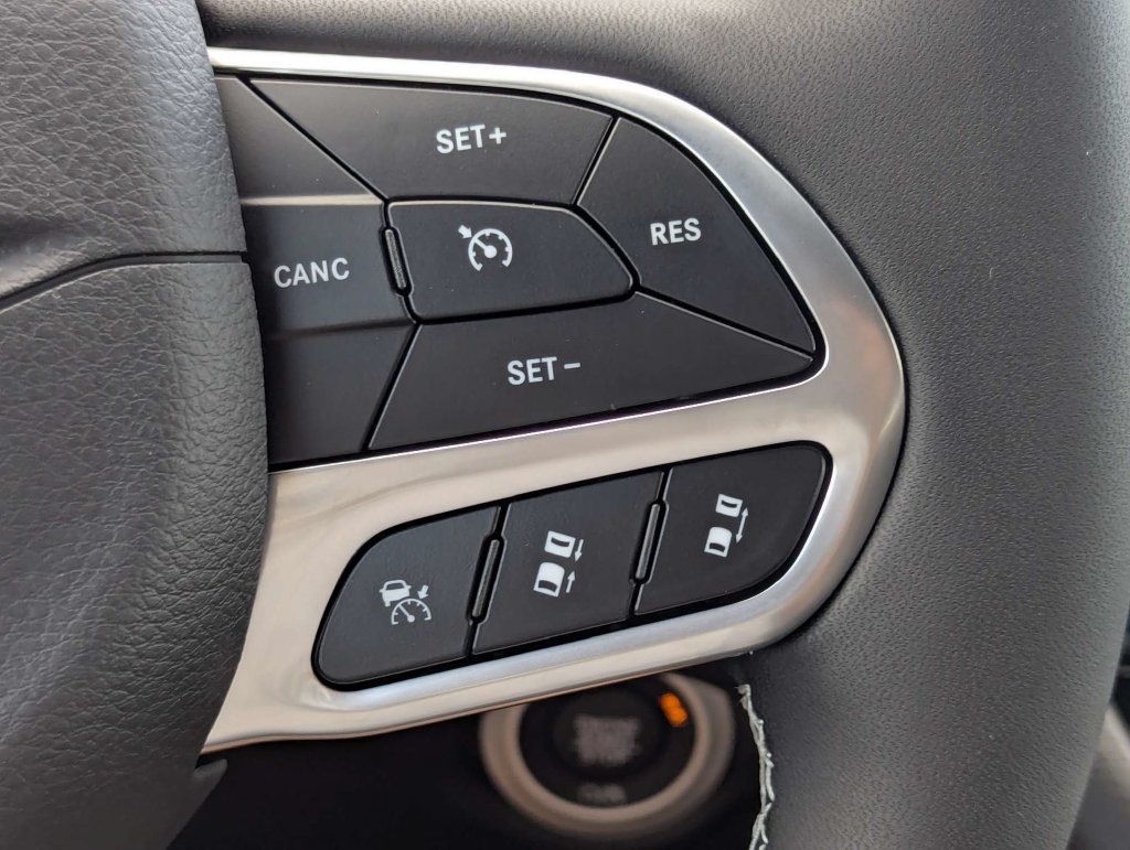 New 2027 Chrysler Pacifica Select w/ Family Tech Group FWD image 25