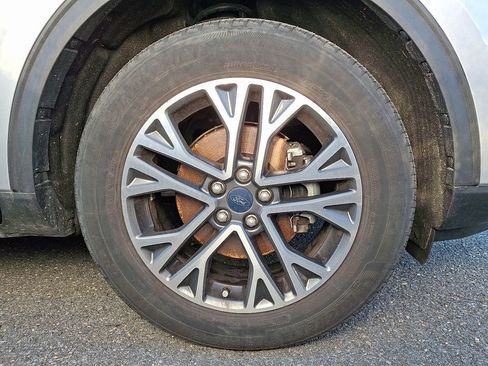 Used 2020 Ford Escape SEL image 5