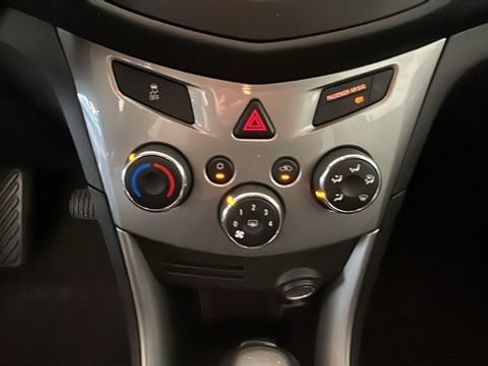 Used 2016 Chevrolet Trax LT FWD image 22