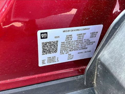 Used 2025 Chevrolet Trax LT FWD image 19