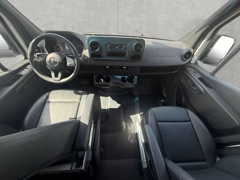 Used 2022 Mercedes-Benz Sprinter 2500 image 21