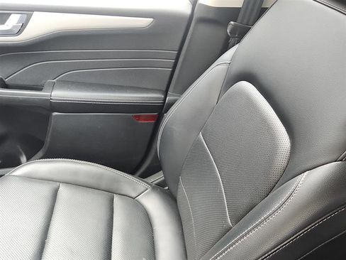 Used 2021 Ford Escape SEL w/ Technology Package AWD/4WD image 18