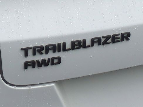Used 2023 Chevrolet TrailBlazer RS w/ Sun and Liftgate Package image 33