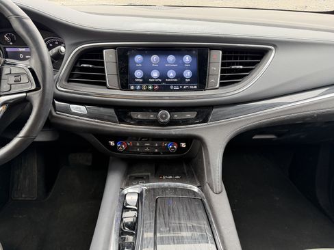 Used 2023 Buick Enclave Essence image 19