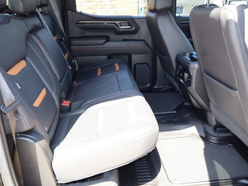 Used 2023 GMC Sierra 1500 AT4 w/ AT4 Premium Package AWD/4WD image 18