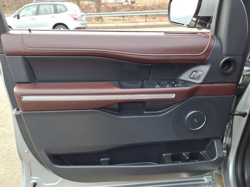 Used 2024 Ford Expedition Max Limited image 5