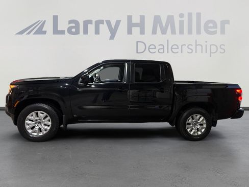 Used 2022 Nissan Frontier SV image 2