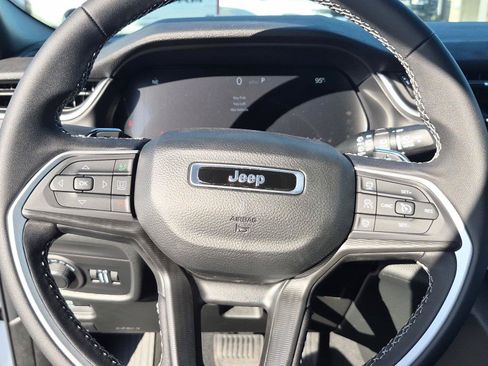 Used 2026 Jeep Grand Cherokee L Laredo RWD image 22