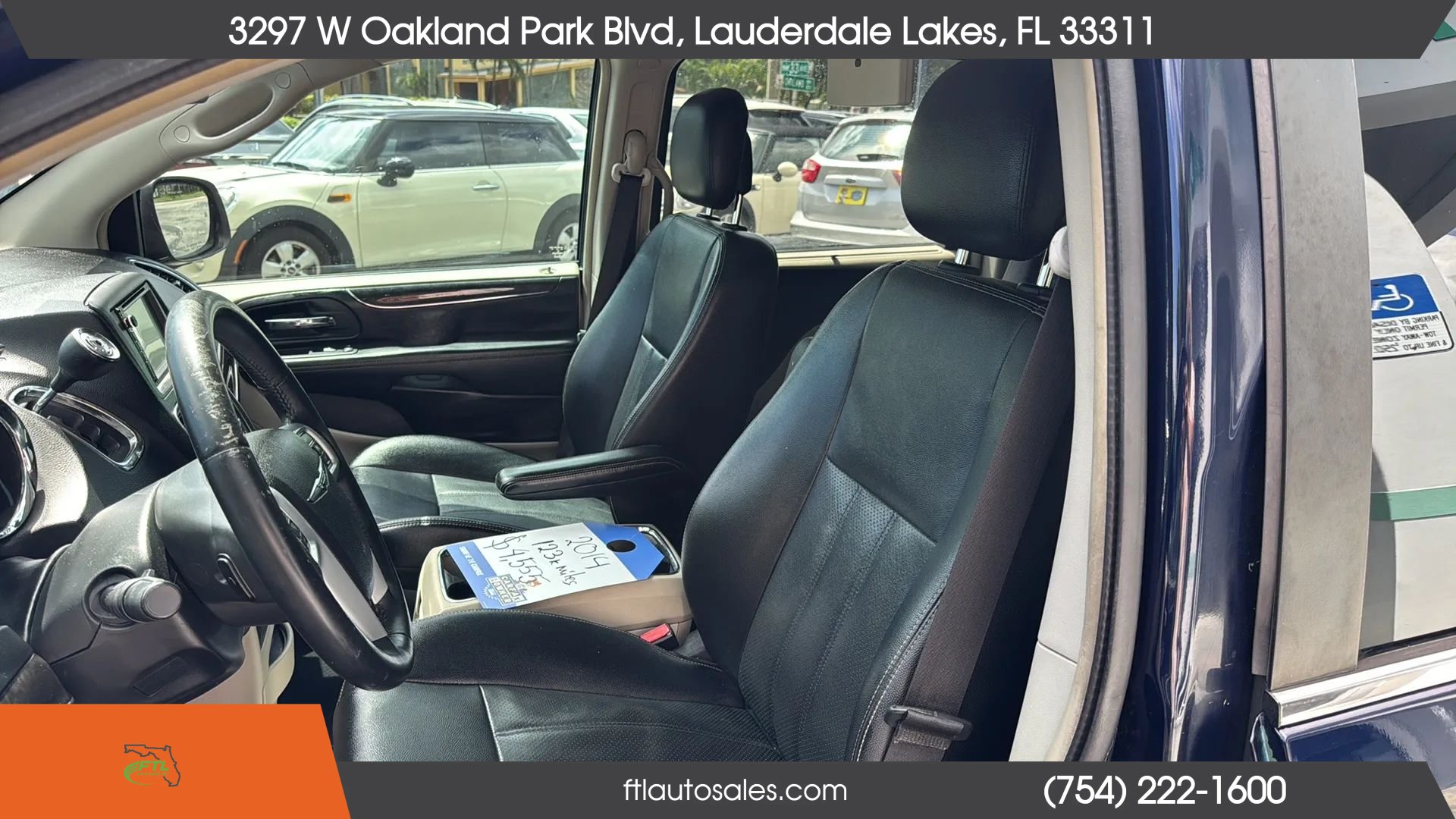 Used 2014 Chrysler Town & Country Touring-L FWD image 18