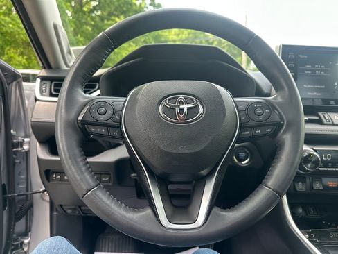 Used 2020 Toyota RAV4 XLE Premium FWD image 12