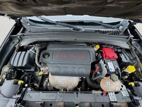 Used 2018 Jeep Renegade Altitude image 21