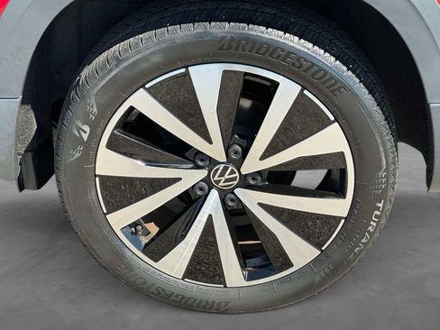 Certified 2023 Volkswagen Taos SE FWD image 6