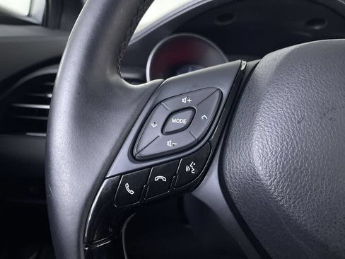 Used 2019 Toyota C-HR XLE FWD image 24