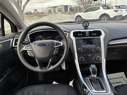 Used 2016 Ford Fusion SE image 18