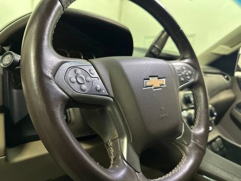 Used 2020 Chevrolet Suburban LT w/ Luxury Package RWD image 36