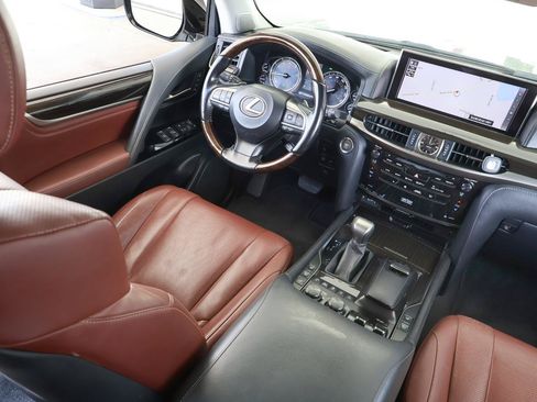 Used 2016 Lexus LX 570 4WD w/ Luxury Package image 15