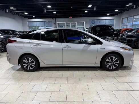 Used 2019 Toyota Prius Prime Premium image 22
