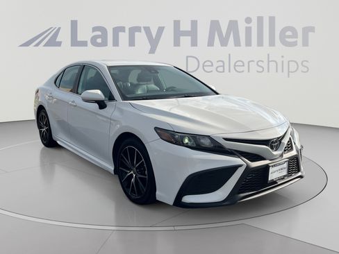 Used 2023 Toyota Camry SE FWD image 7